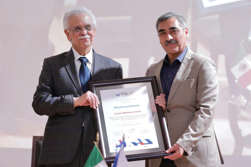 Carlos Martínez Assad anuncia donación de libros a la&nbsp;UAEH