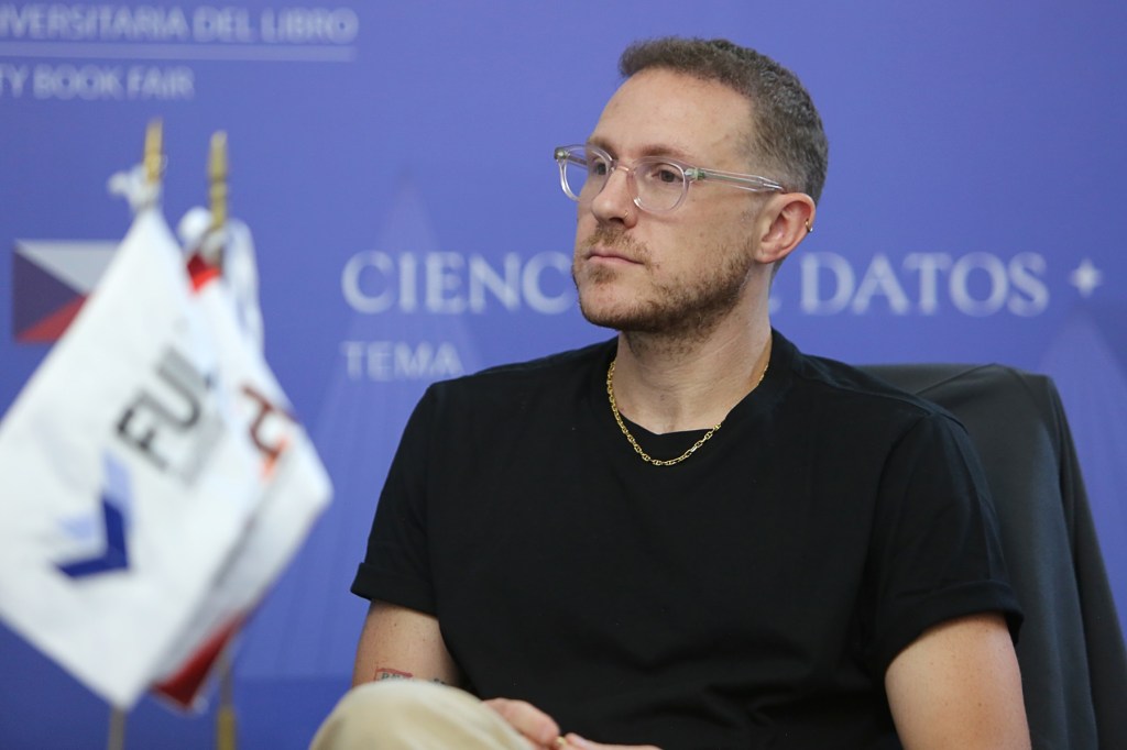 Palabras que hablan de inclusión y resistencia en el libro Esta Cuerpa Mía de Uri&nbsp;Bleir