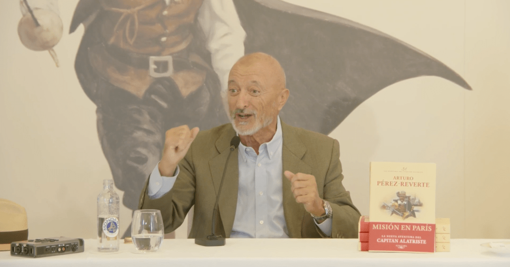 Arturo Pérez-Reverte celebra 30 años de Alatriste con Misión en&nbsp;París