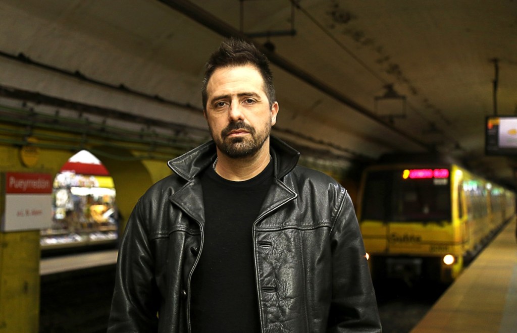 Kike Ferrari construye una novela negra sobre un siglo de&nbsp;escritores
