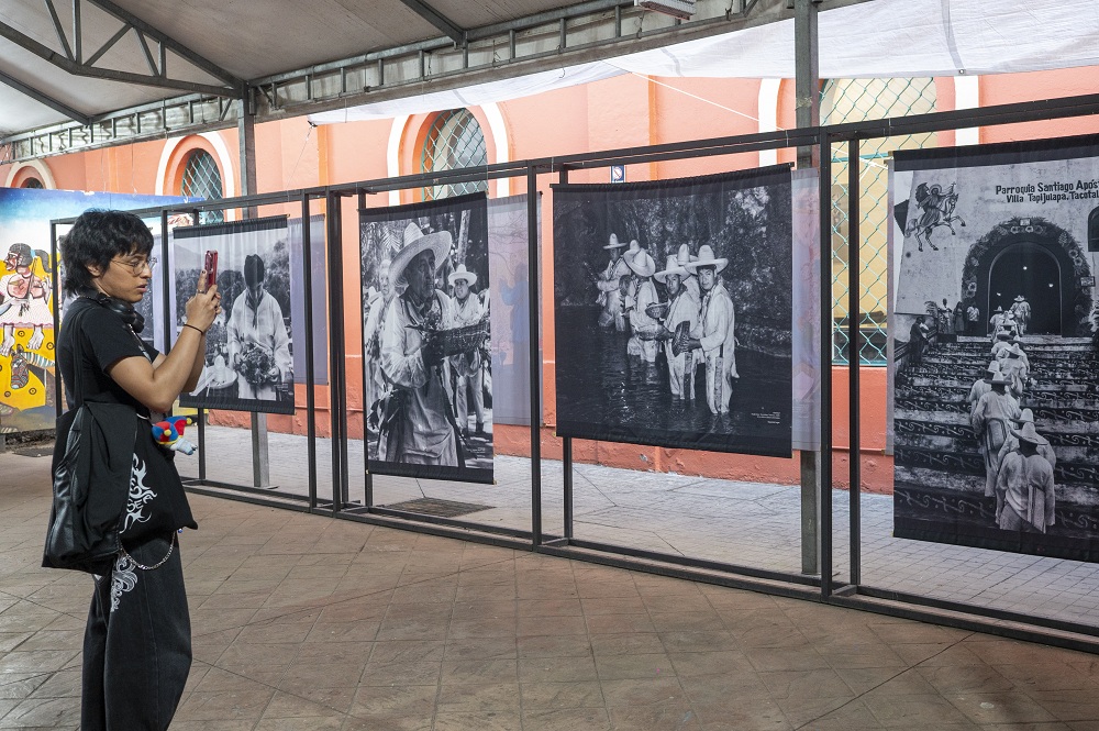 La fotografía documenta la ritualidad y los espacios sagrados de México