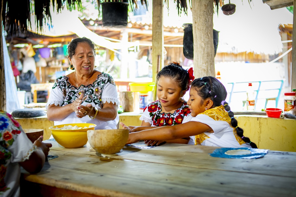 Quintana Roo lleva sus sabores, tradiciones y música a Los Pinos