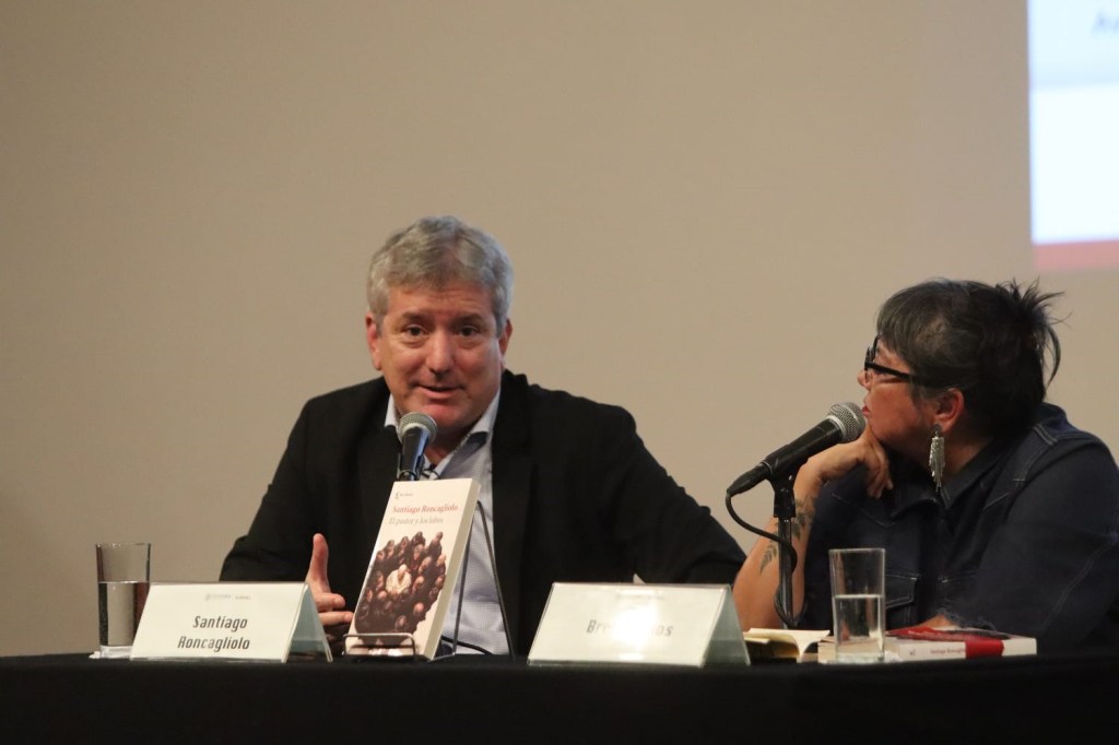 Santiago Roncagliolo reflexiona sobre los vínculos entre literatura y&nbsp;periodismo