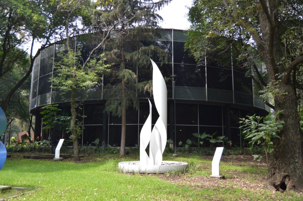 Cumela, de Yvonne Domenge, vuelve al Jardín Escultórico del MAM tras ser restaurada